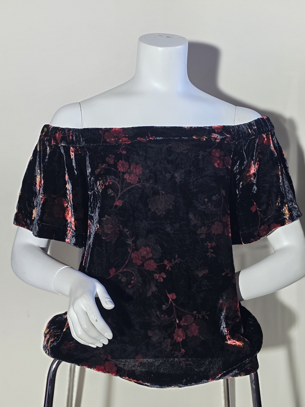 LOFT Black Velvet Floral Top with Burgundy & Gold Accents (Size XS)